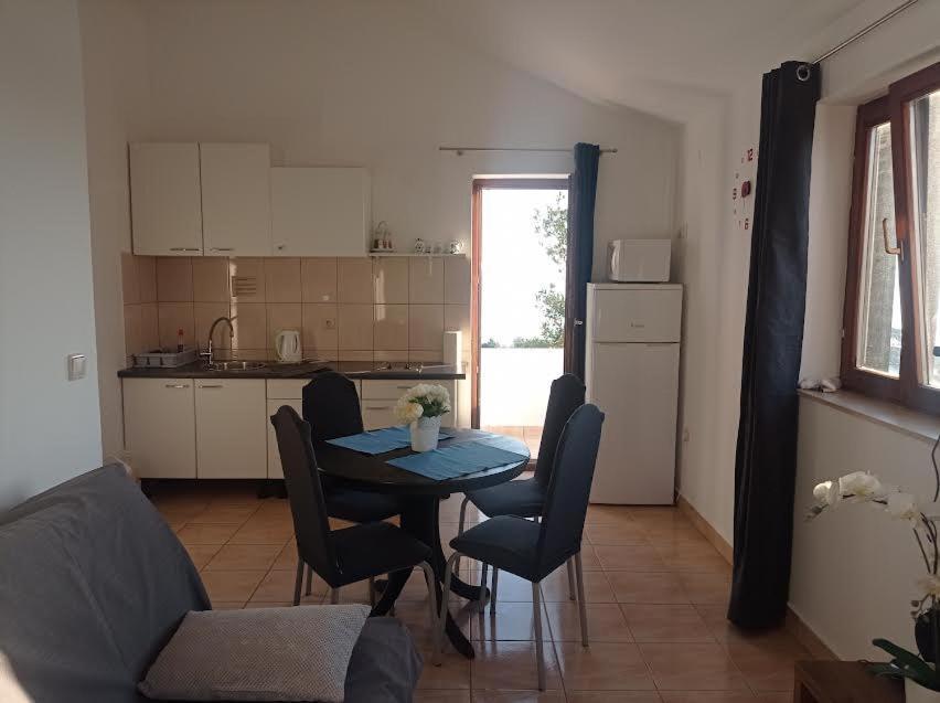 Zdenka Savar-maslina Apartment Savar